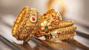 Gold price plunges by Rs 560/saver: What is the current situation?